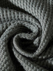 製品画像: ヴィンテージヘンリーネックワッフル長袖Tシャツの正面展示 詳細画像: ワッフル生地とヴィンテージボタンネックデザインのディテール