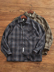 製品画像: 厚手の格子柄配色ドロップショルダーラシャシャツの全体表示 詳細画像: シャツの配色格子柄とボタンのディテール