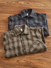 製品画像: 厚手の格子柄配色ドロップショルダーラシャシャツの全体表示 詳細画像: シャツの配色格子柄とボタンのディテール