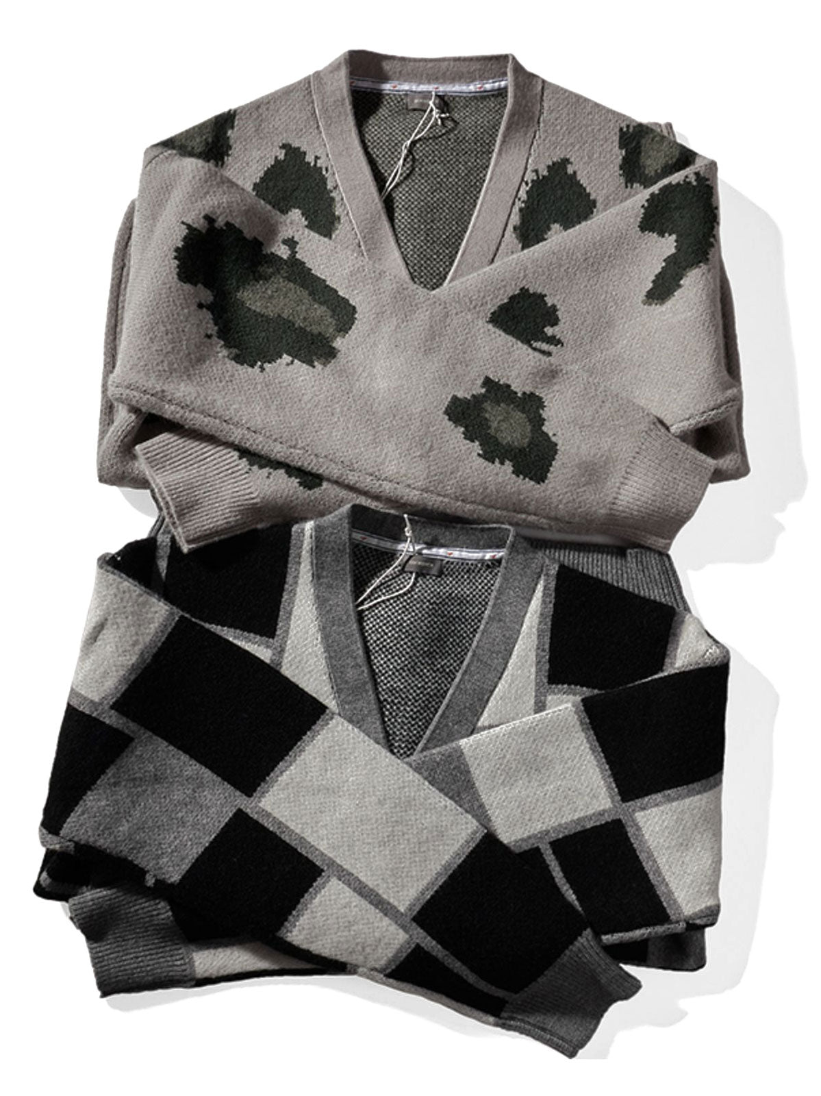 製品画像: チェッカーボード柄Vネックカーディガンの正面画像