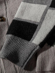 製品画像: チェッカーボード柄Vネックカーディガンの正面画像
詳細画像: チェッカーボード柄とカーディガン素材の詳細画像