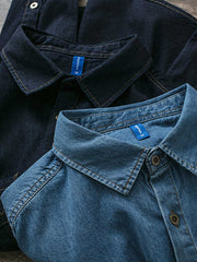 製品画像: ヴィンテージマルチポケットデニムシャツの全体展示 詳細画像: デニムシャツのポケットと生地のディテール展示