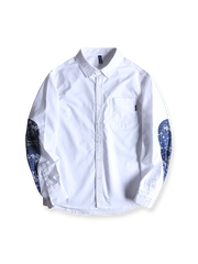 製品画像: ペイズリーパッチ付きオックスフォードシャツの正面全体展示、クラシックとモダンなデザインの融合を強調。