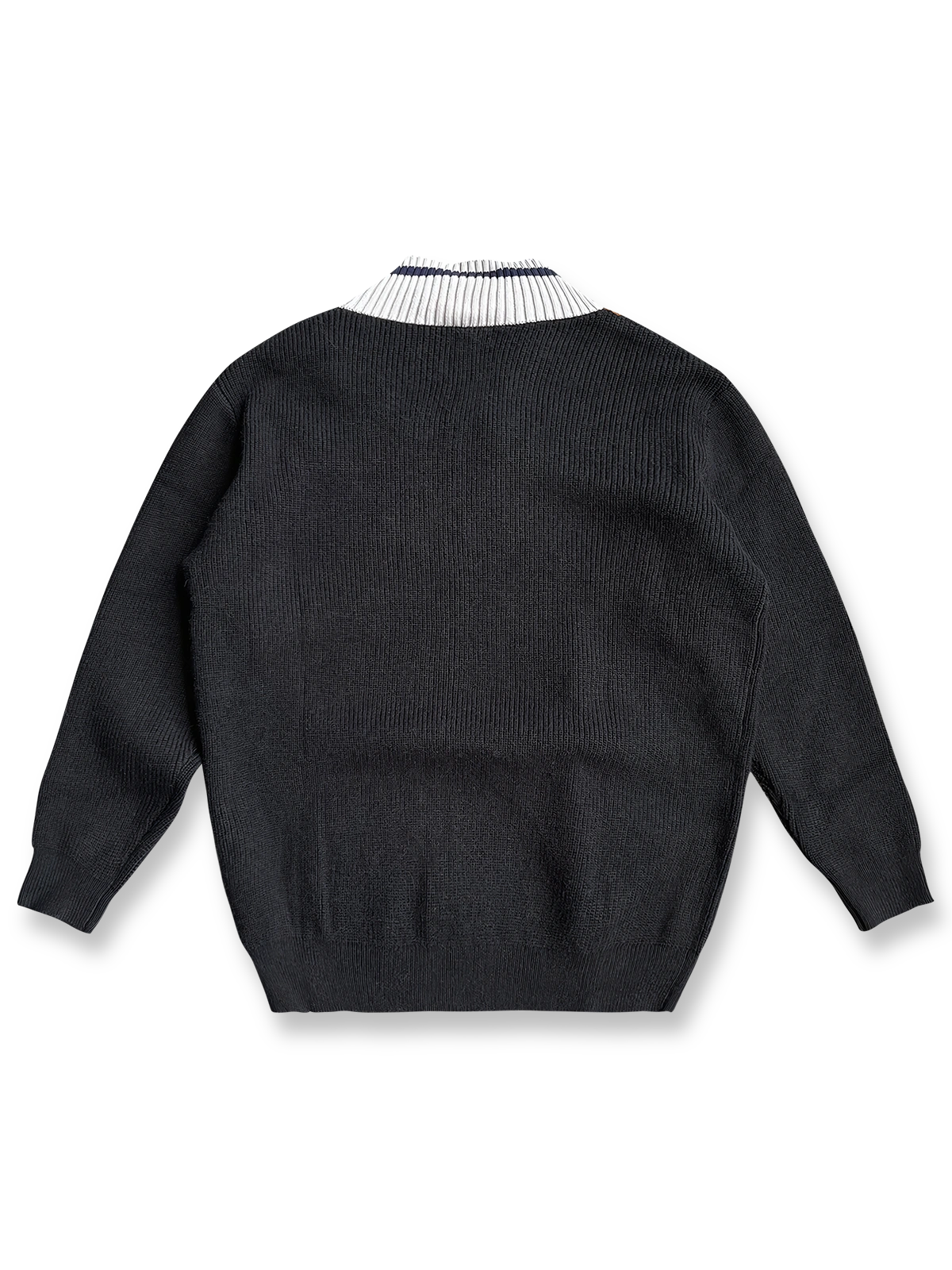 製品画像: 不規則配色Vネックセーターの正面展示
詳細画像: ディテール部分のクローズアップ展示