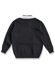 製品画像: 不規則配色Vネックセーターの正面展示
詳細画像: ディテール部分のクローズアップ展示