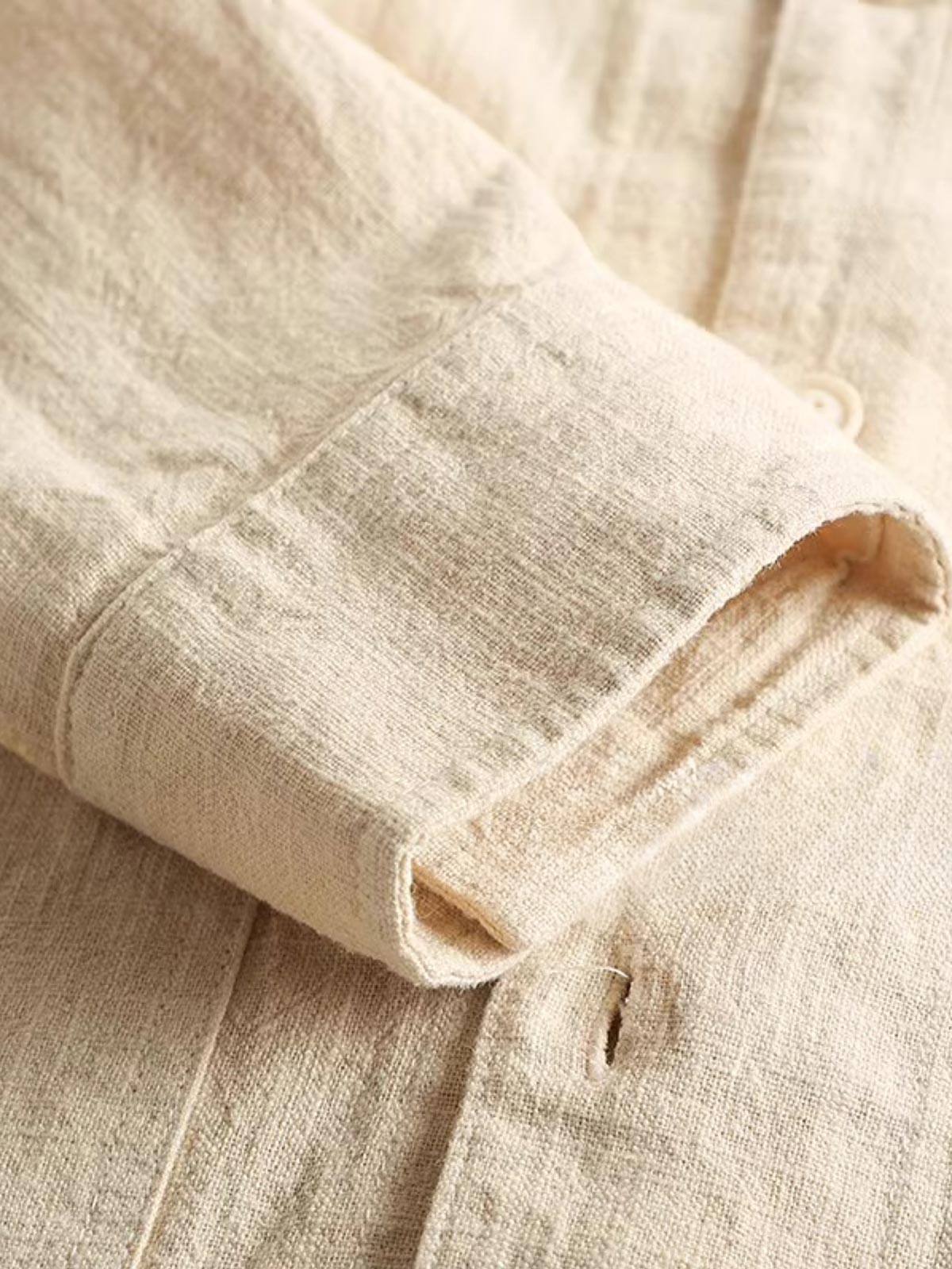 製品画像: 5色展開パッチデザインプルオーバースウェット正面
詳細画像: エルボーパッチと裾のタグディテール