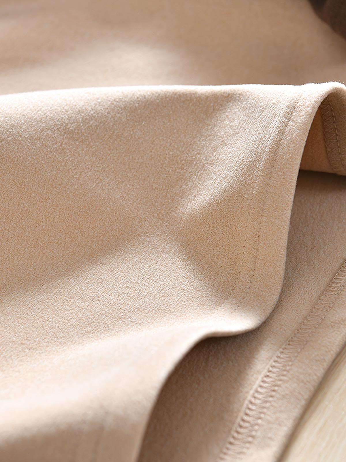 製品画像: ヘビーウェイトのダブルフェイスデロン配色長袖Tシャツの全体展示
詳細画像: 襟元とラグランスリーブの配色デザインディテール