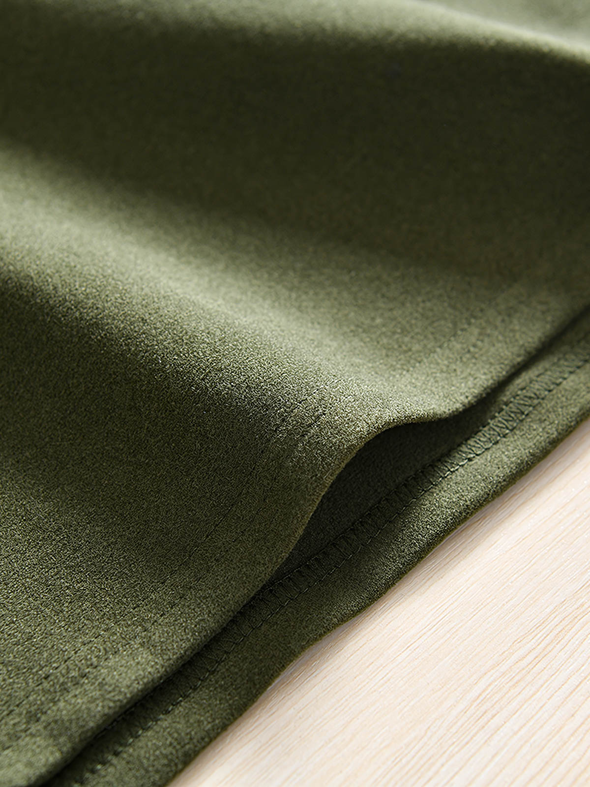 製品画像: ヘビーウェイトのダブルフェイスデロン配色長袖Tシャツの全体展示
詳細画像: 襟元とラグランスリーブの配色デザインディテール