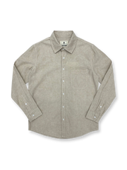 製品画像: クラシックなデザインとシンプルなシルエットが特徴のリネンコットン混紡メンズ長袖シャツの全体画像。