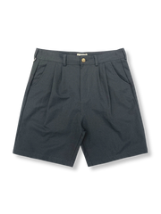 製品画像: クラシックなカラー展開のワイドレッグ5分丈テーラードショーツ