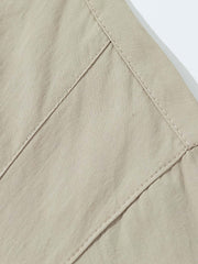 製品画像: 木製ボタンが特徴のヴィンテージルーズフィットシャツ全体像
詳細画像: 木製ボタンのディテールとルーズフィットシルエットを強調したショット