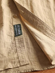 製品画像: 防水速乾アウトドアワークシャツ
詳細画像: 防水生地と多ポケットデザインが特徴のディテール