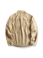 製品画像: 防水速乾アウトドアワークシャツ
詳細画像: 防水生地と多ポケットデザインが特徴のディテール