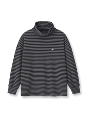 製品画像: 自発熱機能を持つデロン素材のストライプインナーの正面ビュー
詳細画像: モックネックデザインと刺繍ディテールの表示