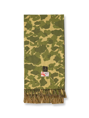 製品画像: ダックハンターカモフラージュテンセルフリンジスカーフの全体画像。スカーフの全体的なシルエットとデザインが強調されています。
詳細画像: スカーフのディテール画像。フリンジや織りラベルの細部が際立っています。