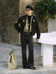 製品画像: ダックハンターカモフラージュテンセルフリンジスカーフの全体画像。スカーフの全体的なシルエットとデザインが強調されています。
詳細画像: スカーフのディテール画像。フリンジや織りラベルの細部が際立っています。