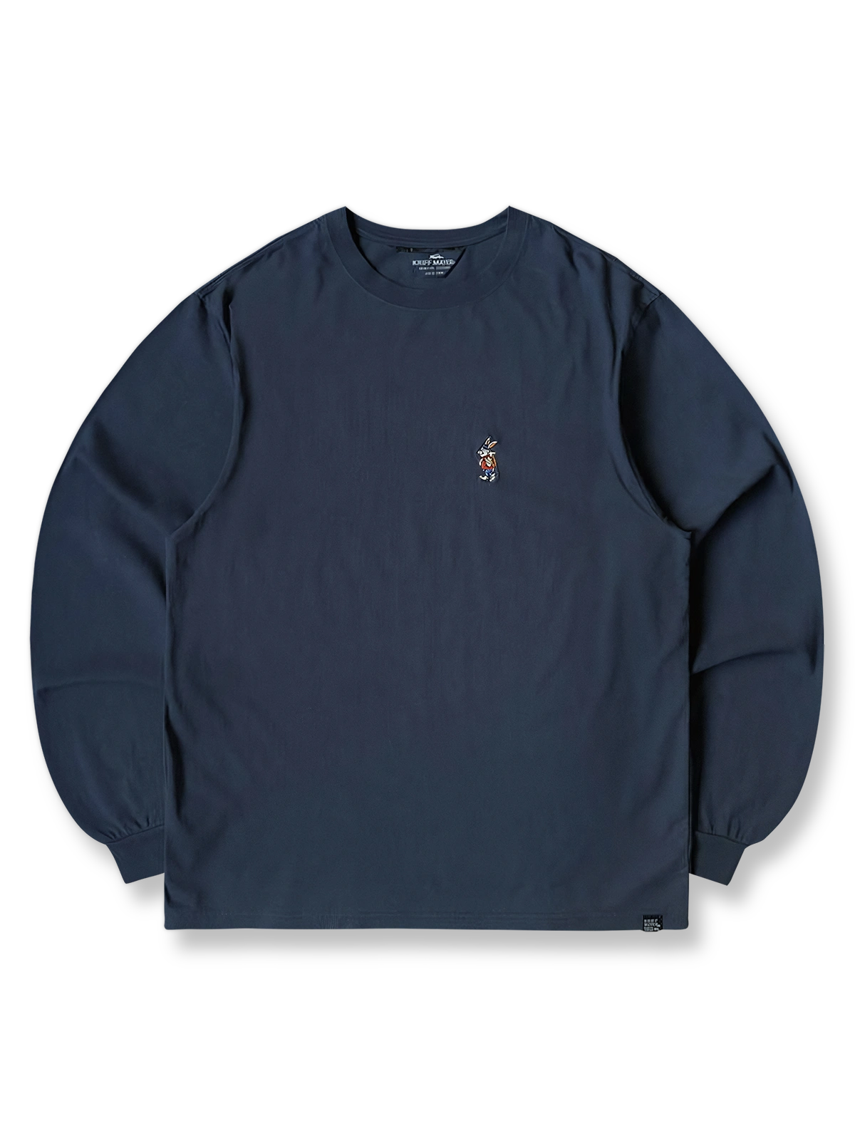 製品画像: ハイキングラビット刺繍クルーネック長袖Tシャツの全体像を正面から撮影した画像
詳細画像: 胸元のラビット刺繍ディテールをクローズアップした画像