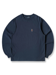 製品画像: ハイキングラビット刺繍クルーネック長袖Tシャツの全体像を正面から撮影した画像
詳細画像: 胸元のラビット刺繍ディテールをクローズアップした画像