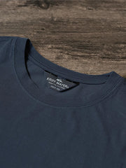 製品画像: ハイキングラビット刺繍クルーネック長袖Tシャツの全体像を正面から撮影した画像
詳細画像: 胸元のラビット刺繍ディテールをクローズアップした画像