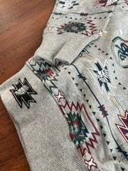 製品画像:ナバホ族風刺繍ユーズド加工フーディーの正面画像
詳細画像:フーディーの刺繍ディテールとフードの特写