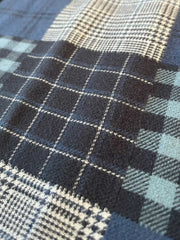 製品画像:パッチワーク風チェック柄長袖シャツの正面写真
詳細画像:シャツのチェック柄パッチワークディテールと胸ポケットの特写