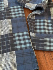 製品画像:パッチワーク風チェック柄長袖シャツの正面写真
詳細画像:シャツのチェック柄パッチワークディテールと胸ポケットの特写