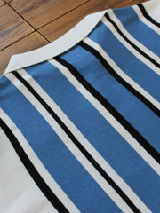 詳細画像: ストライプデザインと高密度コットン素材のディテールクローズアップ