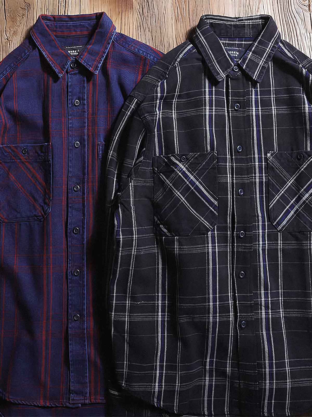 製品画像: ワークレトロチェック柄シャツの正面画像。厚手のコットン100%素材で作られた、ヴィンテージスタイルのクラシックシャツ。
詳細画像: ヴィンテージボタンと耐久性のあるチェック柄コットン生地のディテール特写。レトロなワークスタイルを演出。