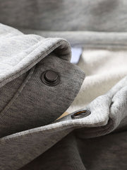 レザーバッジとウォッシュ加工のテクスチャー