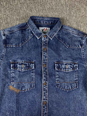 フラップポケットと刺繍の詳細