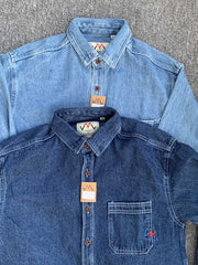 胸元ポケットと刺繍デザインの詳細