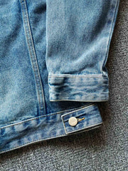 左右対称ポケットと袖口ディテール