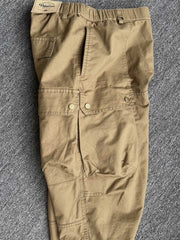 製品画像:立体裁断デザイン、多機能ポケット付きの100%コットンワークパンツの製品全体の画像
詳細画像:立体裁断ワークパンツの多機能ポケットと裾ゴム仕様ディテール部分