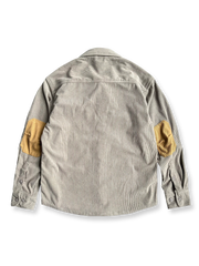 製品画像: コーデュロイ素材の肘パッチ付きワークシャツ 秋冬向けのレトロデザインと機能性を両立したアイテム
詳細画像: 肘パッチとコーデュロイ生地のディテール 耐久性とスタイルを兼ね備えたワークシャツ