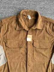 製品画像: コーデュロイ素材の肘パッチ付きワークシャツ 秋冬向けのレトロデザインと機能性を両立したアイテム
詳細画像: 肘パッチとコーデュロイ生地のディテール 耐久性とスタイルを兼ね備えたワークシャツ