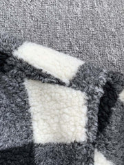 製品画像: ブラック&ホワイトチェック柄フェイクウールジャケットの全体像
詳細画像: 袖口ボタンとキルティングライナーのディテール