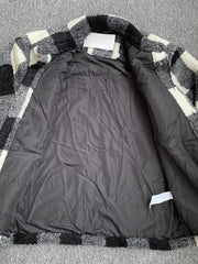 製品画像: ブラック&ホワイトチェック柄フェイクウールジャケットの全体像
詳細画像: 袖口ボタンとキルティングライナーのディテール