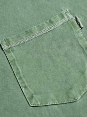 ノーカラーデザインとヴィンテージ加工のディテール