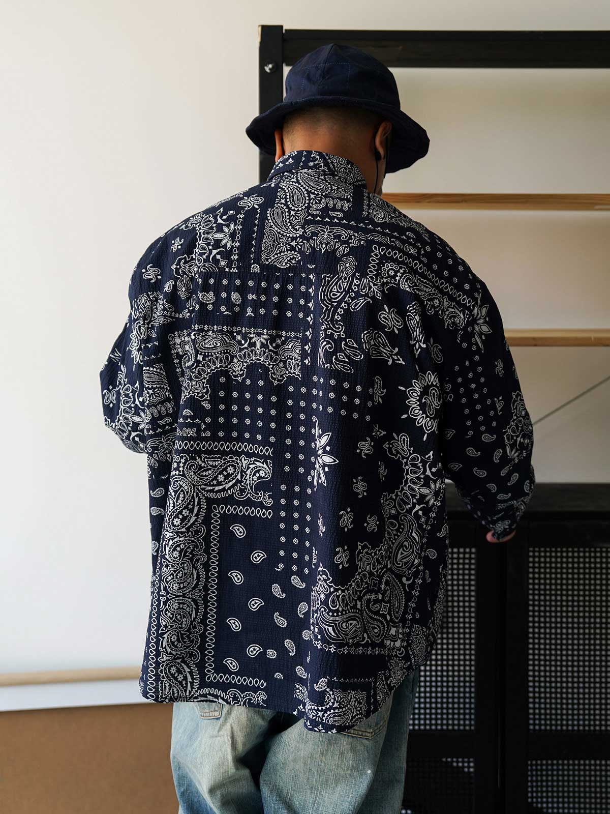 製品画像: レトロ ペイズリー柄 シアサッカーシャツ
詳細画像: ペイズリー柄 シアサッカーシャツのディテール