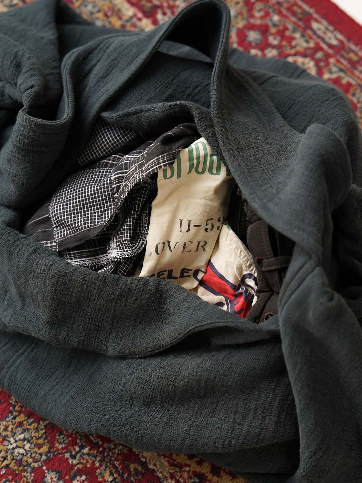 テクスチャー感 ビッグ キャパシティ ショルダーバッグの内部ディテール