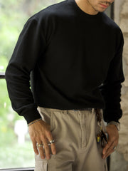 詳細画像: ワッフル生地のディテールとシルケット加工の質感を強調した特写
モデル画像: ワッフルクルーネック カジュアルTシャツを着用したモデルのカジュアルコーディネート