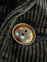 製品画像: ヴィンテージ コーデュロイジャケット、100% コットン、クラシックな3つボタンデザイン
詳細画像: コーデュロイ素材のディテール特写とステッチ、ポケットディテール