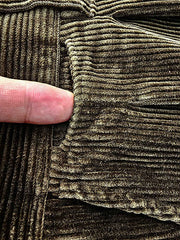 製品画像: ヴィンテージ コーデュロイジャケットの正面展示
詳細画像: ノッチドラペルと3つボタンが特徴的なヴィンテージコーデュロイジャケットのディテール