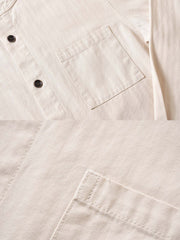 シャツの生地ディテールとメタルボタンの展示