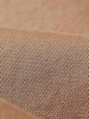 詳細画像: カーゴパンツの多機能ポケットとタイガーストライプ迷彩のディテール画像
モデル画像: タイガーストライプ迷彩カーゴパンツを着用した男性モデルの全身コーディネート