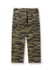 製品画像: タイガーストライプ迷彩M65カーゴパンツの平置き画像
詳細画像: カーゴパンツの多機能ポケットとタイガーストライプ迷彩のディテール画像
