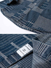 製品画像: ヴィンテージ不規則パッチワークデニム長袖シャツの平置き画像
詳細画像: デニムシャツの不規則パッチワークディテール