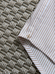 ストライプ柄とシンプルなディテール画像