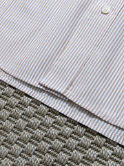 ストライプ柄とシンプルなディテール画像