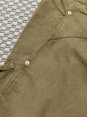 立体裁断とウォッシュ加工ディテールのクローズアップ画像